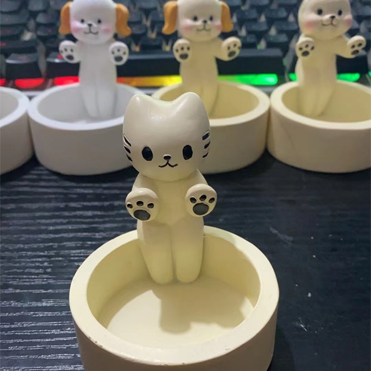 Funny cat candle holder