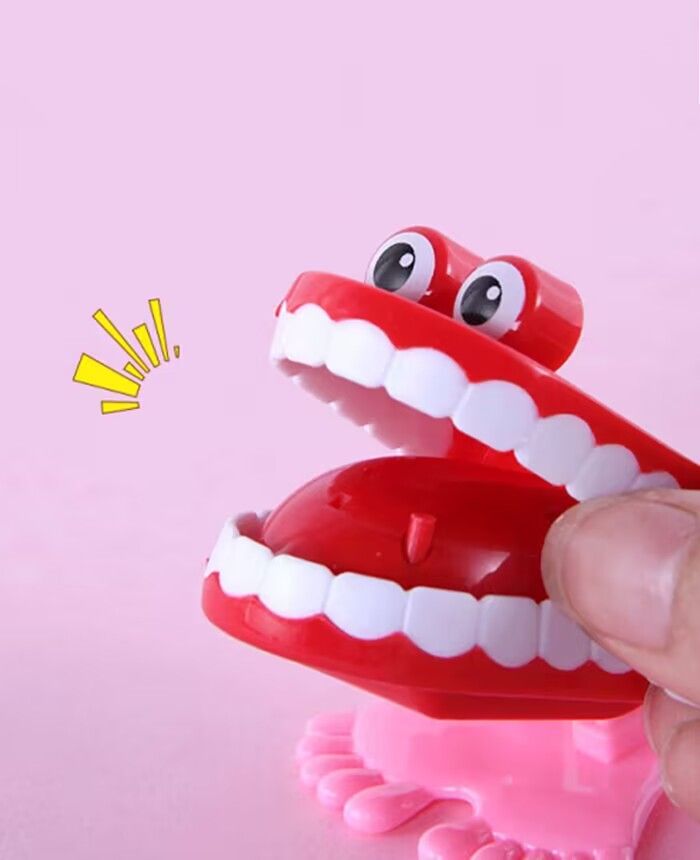 Clockwork teeth toy detail